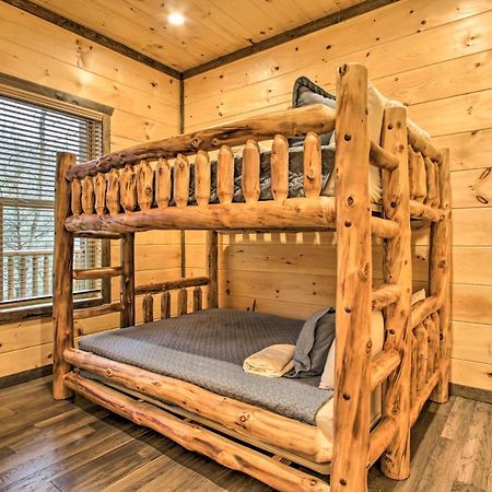 Luxe Cabin With Home Theater Less Than 2 Miles To Gatlinburg Exterior photo