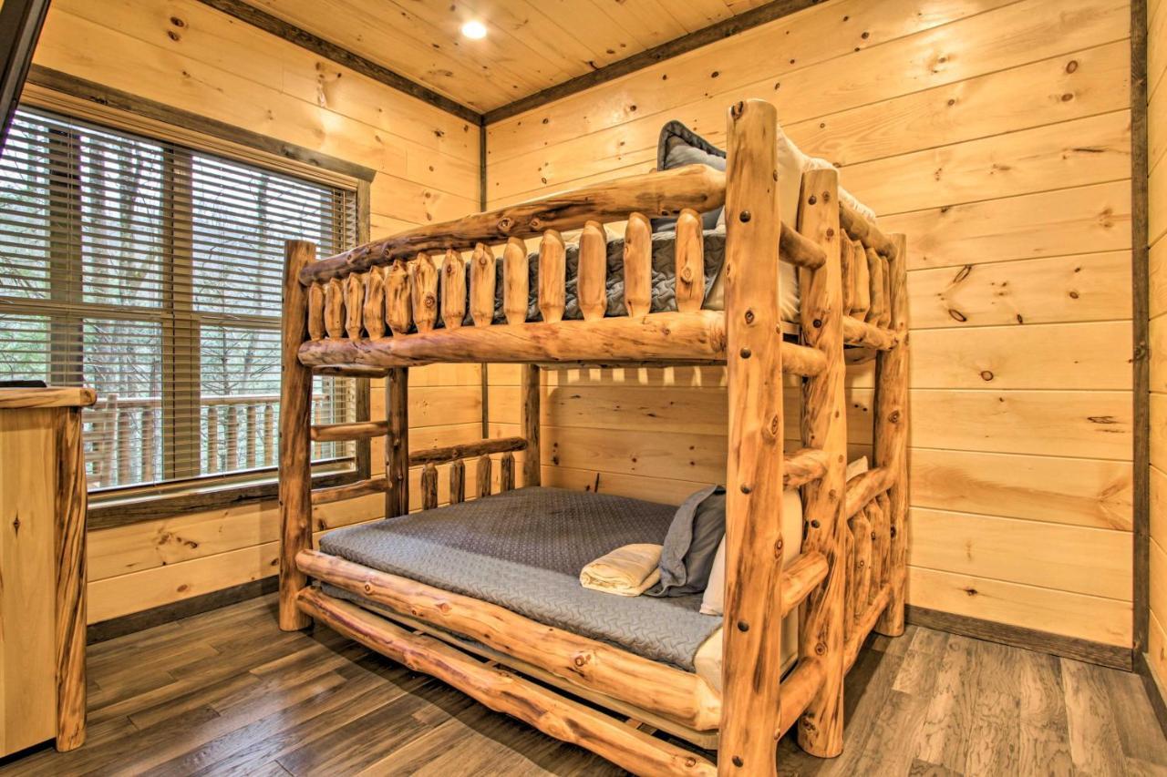 Luxe Cabin With Home Theater Less Than 2 Miles To Gatlinburg Exterior photo