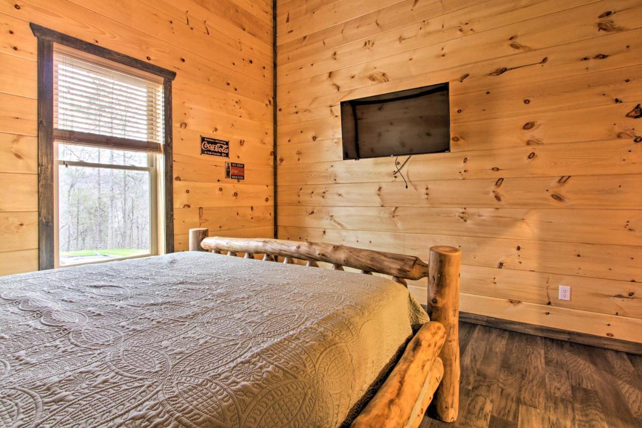 Luxe Cabin With Home Theater Less Than 2 Miles To Gatlinburg Exterior photo