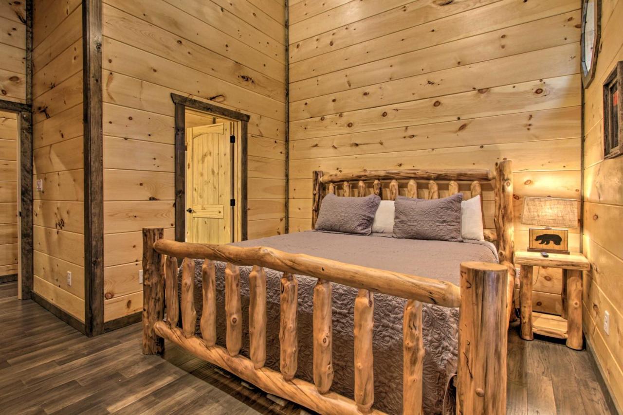 Luxe Cabin With Home Theater Less Than 2 Miles To Gatlinburg Exterior photo