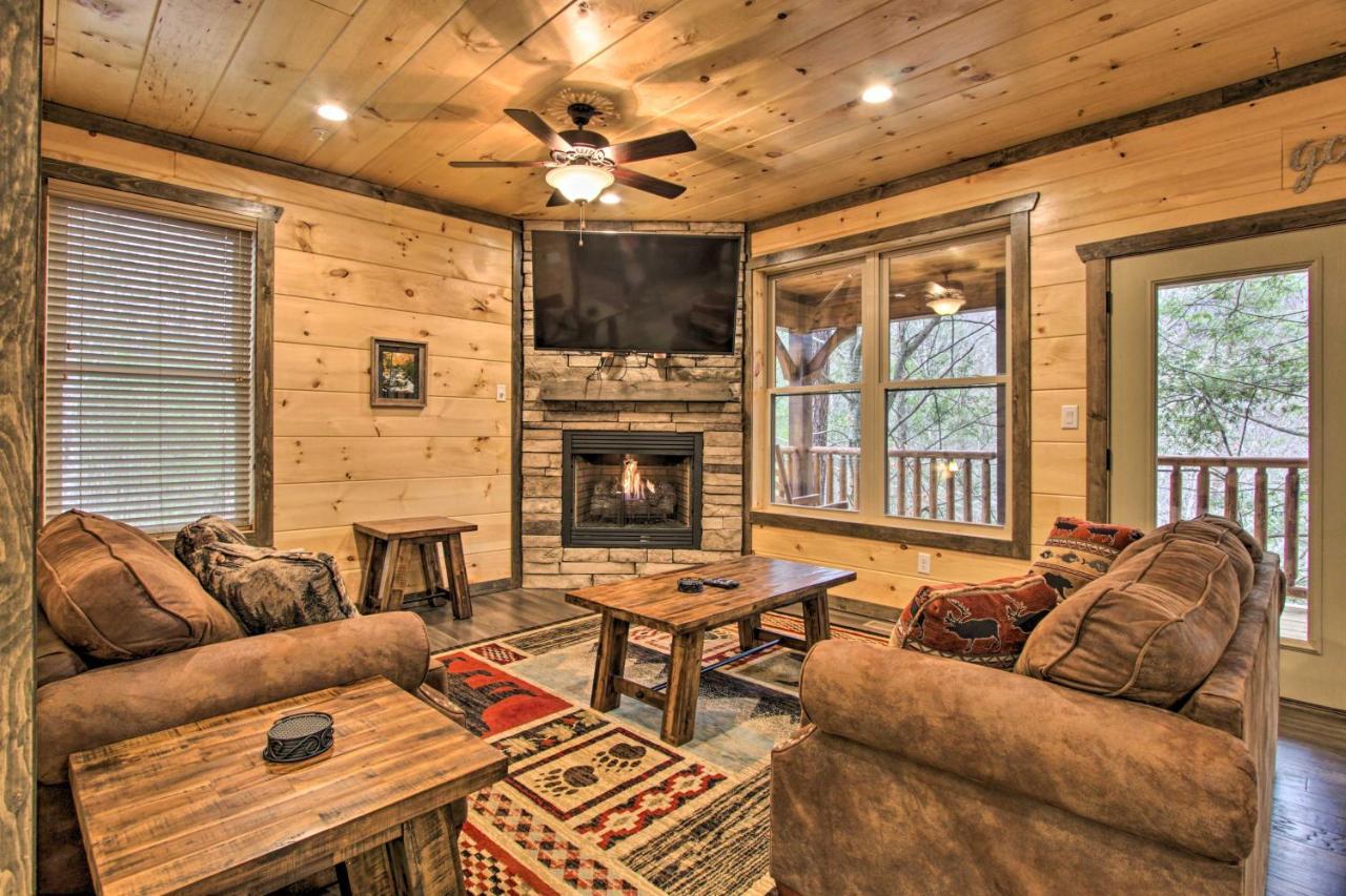 Luxe Cabin With Home Theater Less Than 2 Miles To Gatlinburg Exterior photo