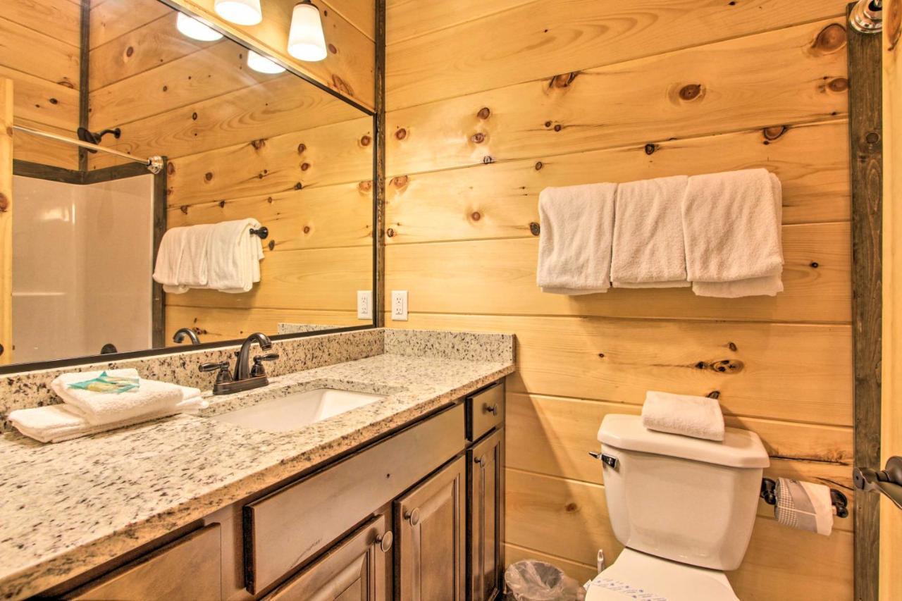 Luxe Cabin With Home Theater Less Than 2 Miles To Gatlinburg Exterior photo