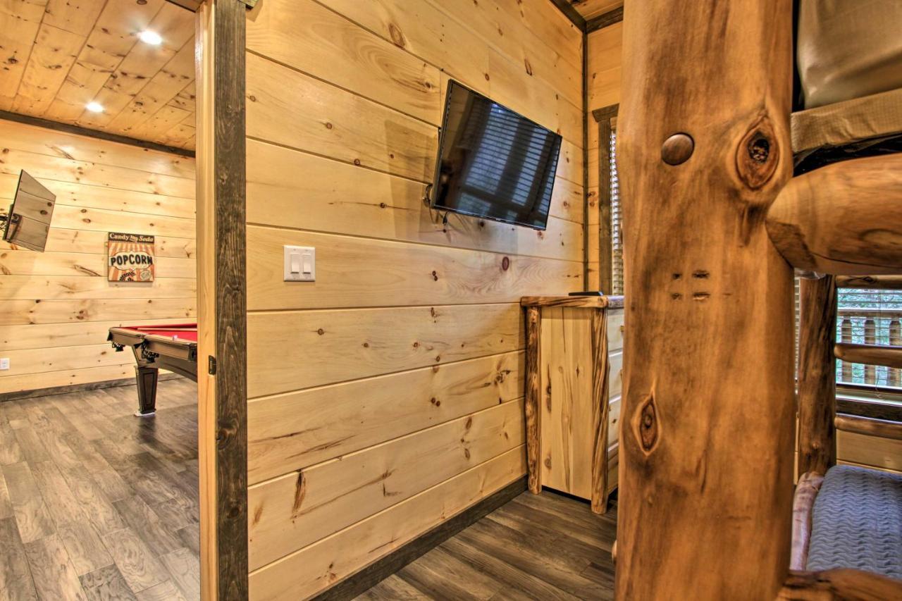 Luxe Cabin With Home Theater Less Than 2 Miles To Gatlinburg Exterior photo