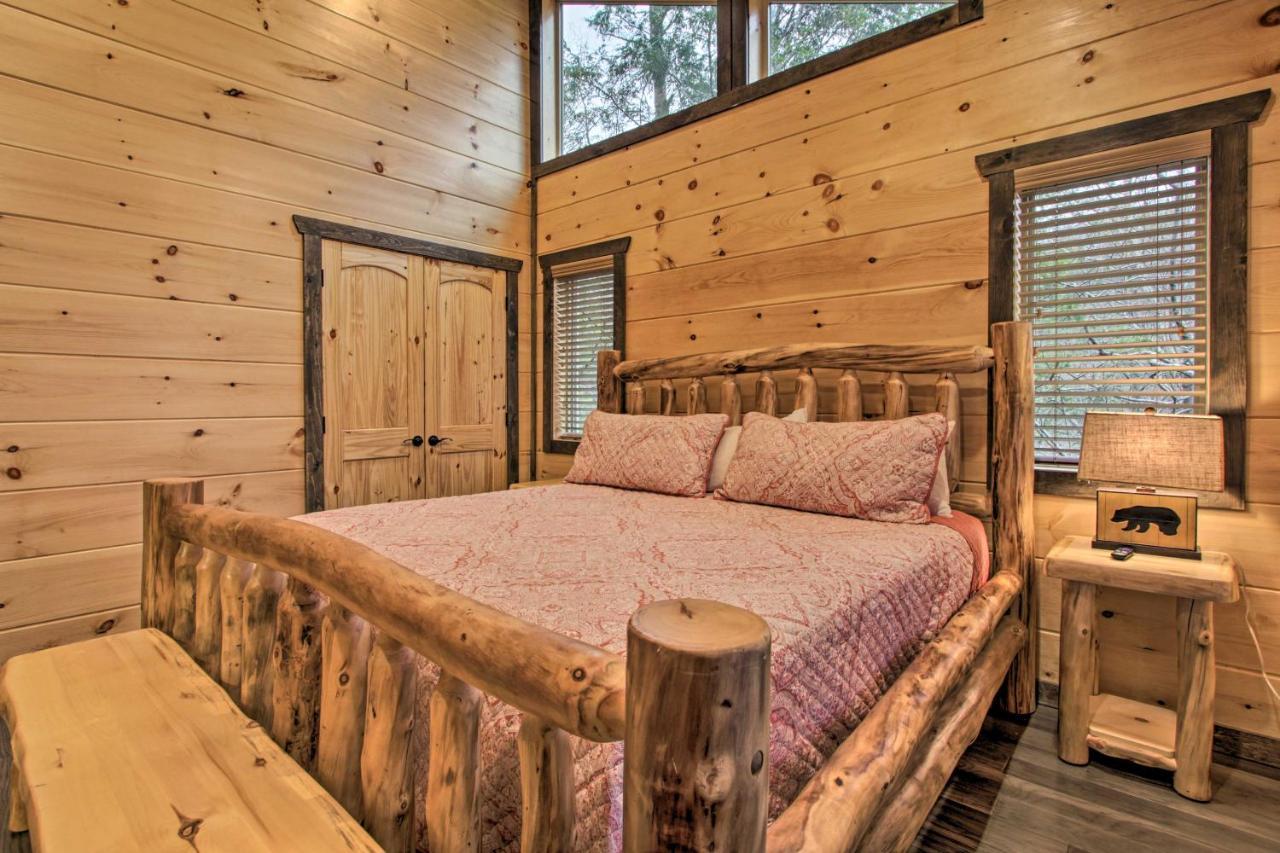Luxe Cabin With Home Theater Less Than 2 Miles To Gatlinburg Exterior photo