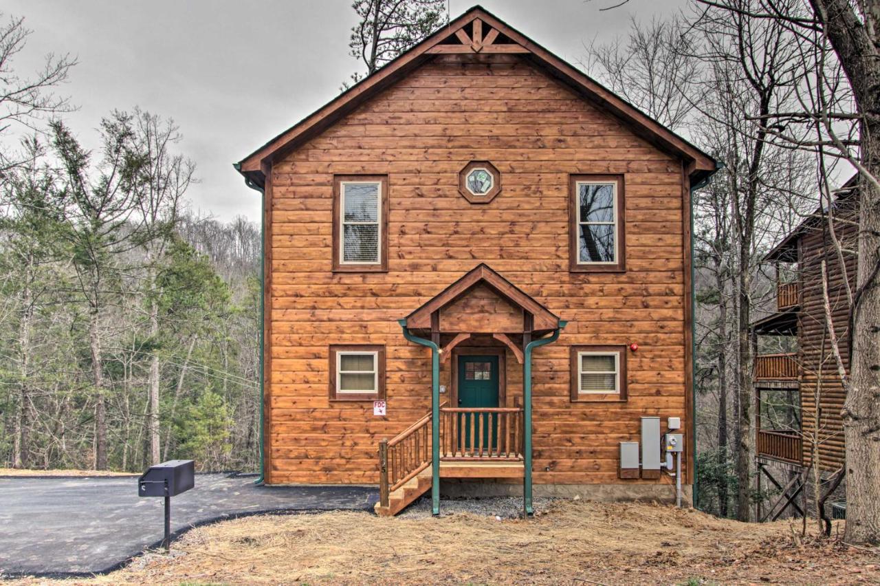Luxe Cabin With Home Theater Less Than 2 Miles To Gatlinburg Exterior photo