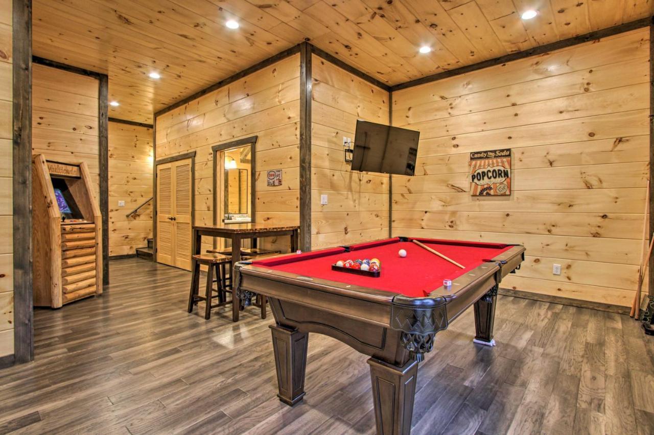 Luxe Cabin With Home Theater Less Than 2 Miles To Gatlinburg Exterior photo